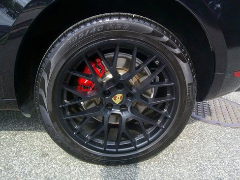 Used 2018 Porsche Macan Turbo image 29