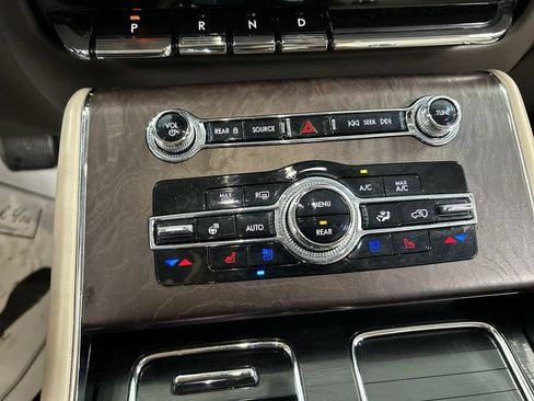 Used 2022 Lincoln Aviator Reserve w/ Elements Package Plus AWD/4WD image 17