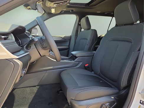 New 2025 Jeep Grand Cherokee L Laredo w/ Luxury Tech Group I image 15