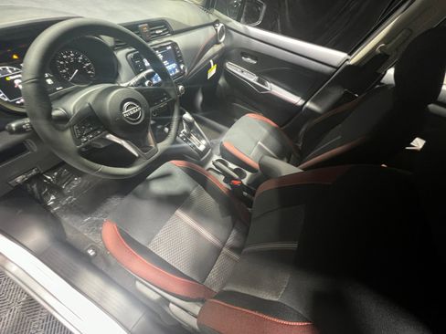 New 2025 Nissan Versa SR w/ Trunk Package image 33