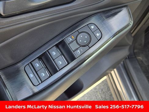 Used 2025 Nissan Rogue S image 21