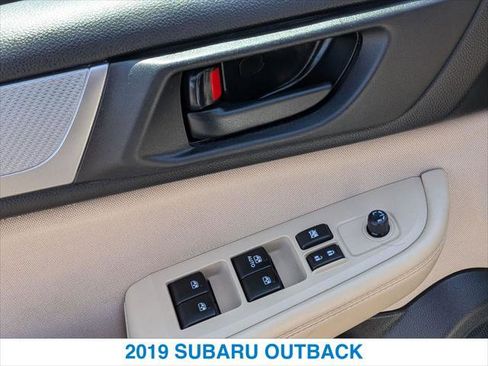 Used 2019 Subaru Outback 2.5i AWD/4WD image 13
