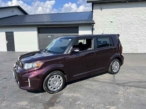 Used 2015 Scion xB image 2