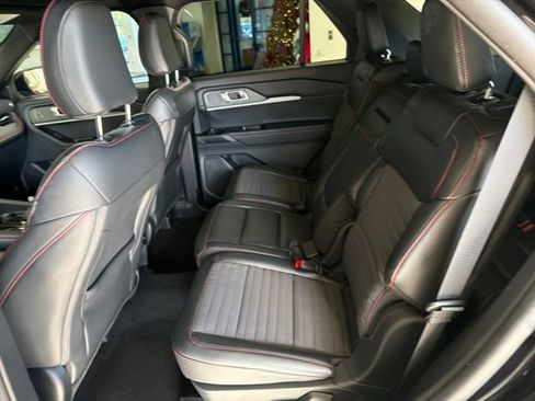 Used 2025 Ford Explorer ST-Line w/ ST-Line Street Pack image 24