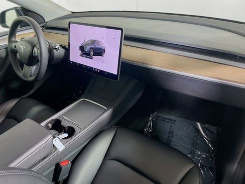 Used 2024 Tesla Model Y Long Range AWD/4WD image 27