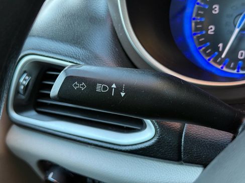 Used 2020 Chrysler Voyager Lxi image 47