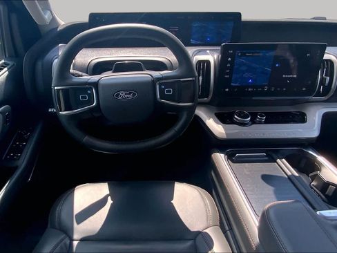 Used 2025 Ford Expedition Active AWD/4WD image 6