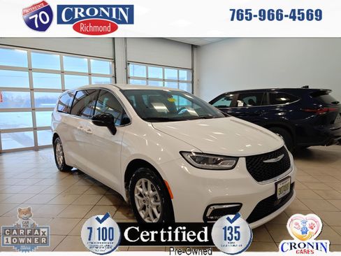 Used 2025 Chrysler Pacifica Select image 1