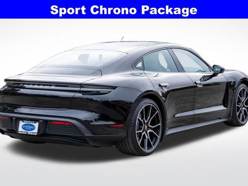 Used 2022 Porsche Taycan image 8