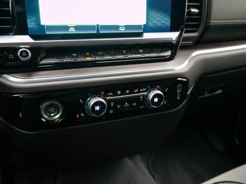 Used 2024 GMC Sierra 1500 SLT image 29