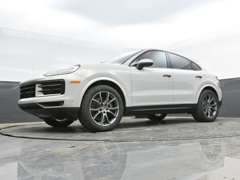 New 2025 Porsche Cayenne Coupe image 38