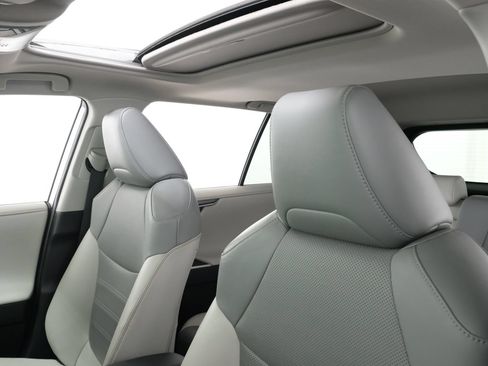 Used 2019 Toyota RAV4 Limited AWD/4WD image 29