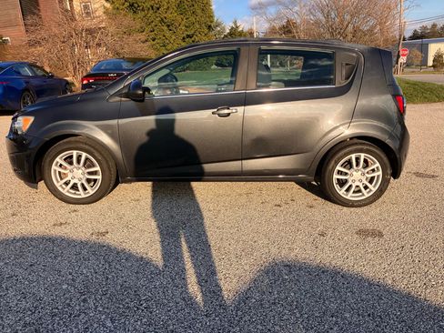 Used 2016 Chevrolet Sonic LT w/ Fun and Sun Package image 8