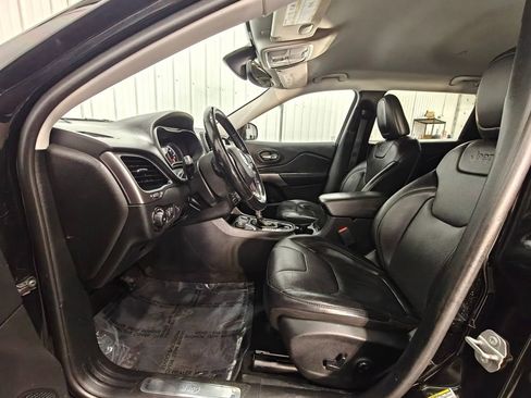 Used 2020 Jeep Cherokee Limited image 25