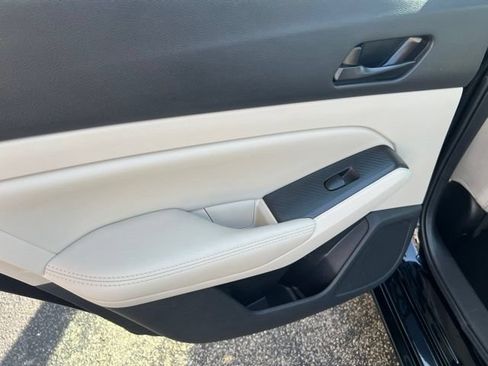 Used 2025 Nissan Altima 2.5 SV FWD image 19