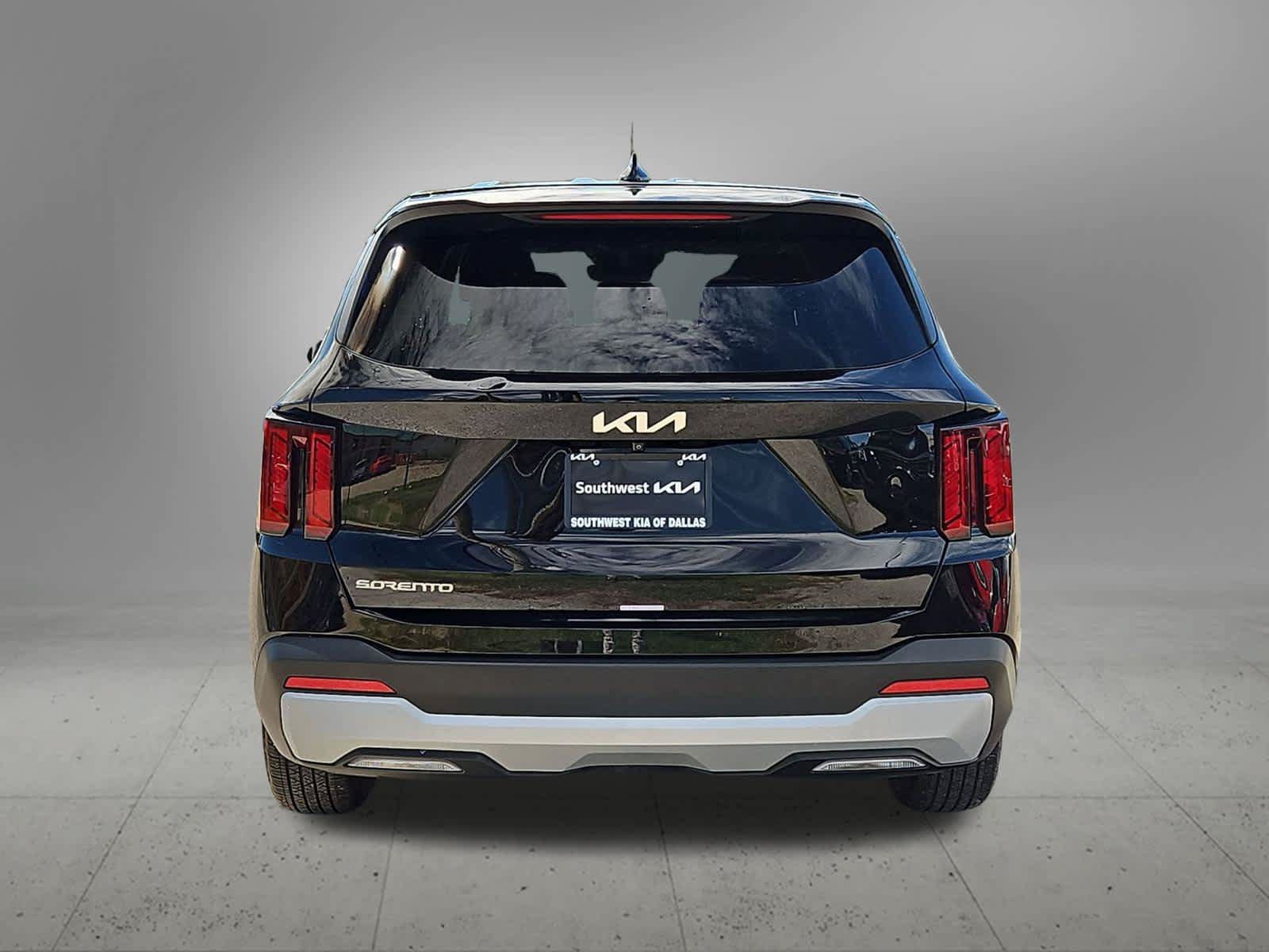 Used 2025 Kia Sorento LX FWD image 5