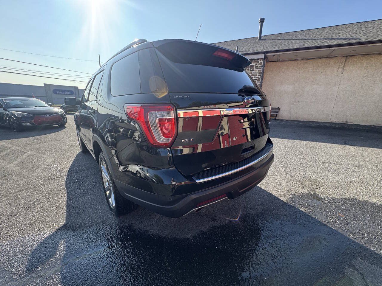 Used 2018 Ford Explorer XLT w/ Equipment Group 202A AWD/4WD image 5