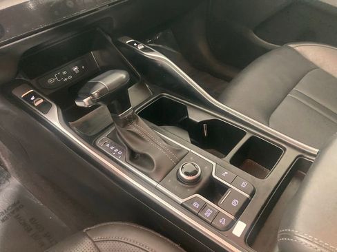 Certified 2024 Kia Sorento S image 9