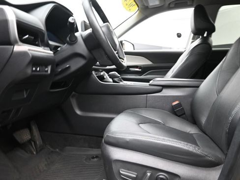 Used 2024 Toyota Grand Highlander AWD image 19