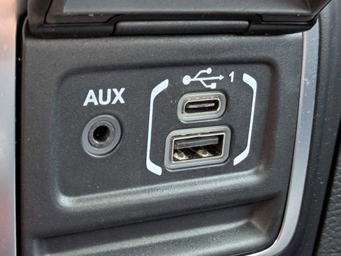 Used 2023 Jeep Wrangler Unlimited Sahara w/ Cold Weather Group AWD/4WD image 23