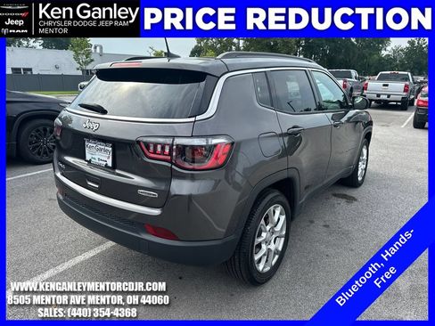 Used 2023 Jeep Compass Latitude AWD/4WD image 10