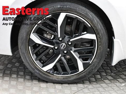 Used 2024 Nissan Versa SR w/ Trunk Package image 32