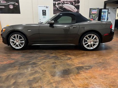 Used 2017 FIAT 124 Spider Classica RWD image 16