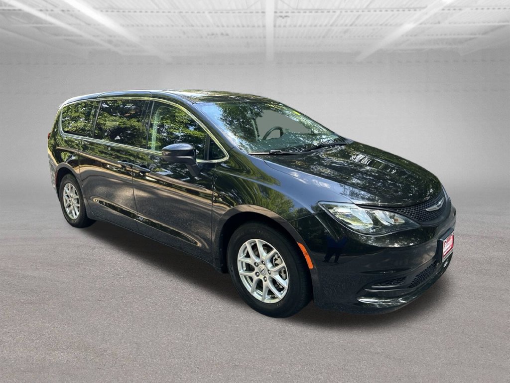 Used 2022 Chrysler Voyager LX FWD image 8