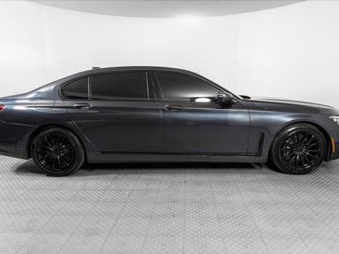 Used 2020 BMW 740i image 8