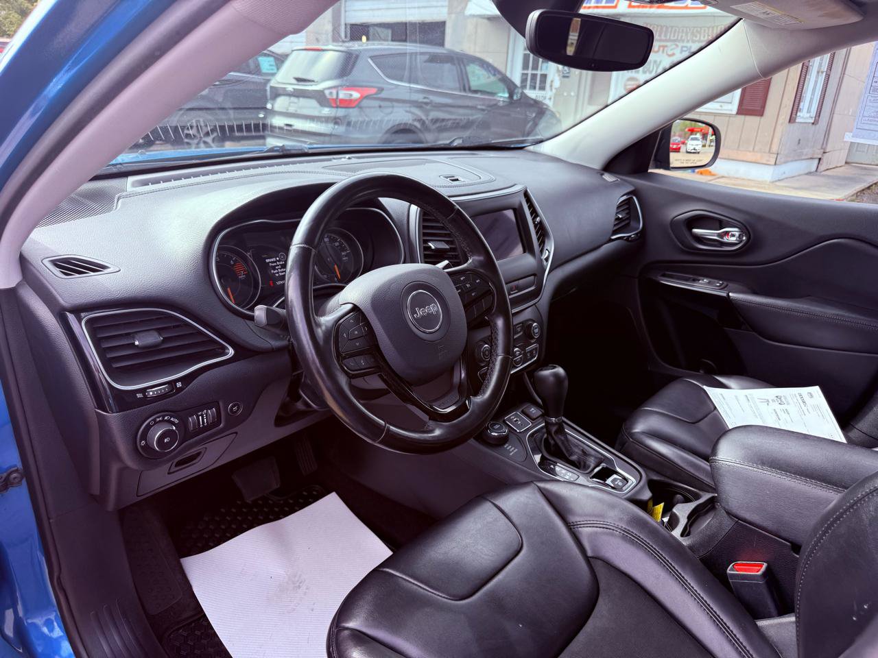Used 2020 Jeep Cherokee Latitude Plus AWD/4WD image 16