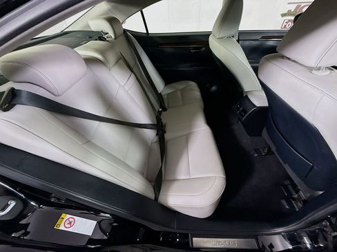 Used 2016 Lexus ES 350 w/ Navigation System Package image 30