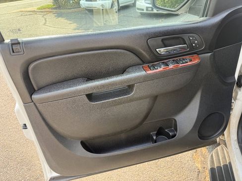 Used 2012 Chevrolet Suburban LT AWD/4WD image 9