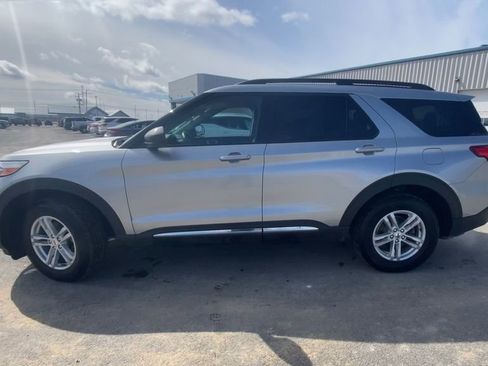 Used 2021 Ford Explorer XLT w/ Equipment Group 202A image 5