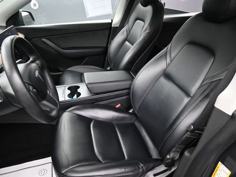 Used 2022 Tesla Model Y Long Range AWD/4WD image 23