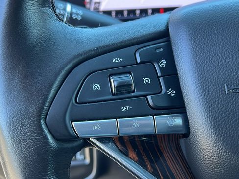 Used 2024 Cadillac Escalade ESV Premium Luxury w/ Performance Package AWD/4WD image 30
