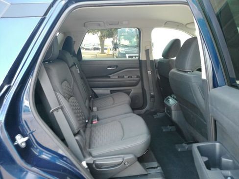 Used 2022 Nissan Pathfinder SV FWD image 22