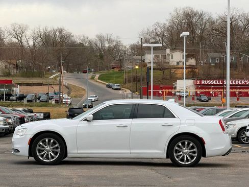 Used 2017 Chrysler 300 Limited image 6