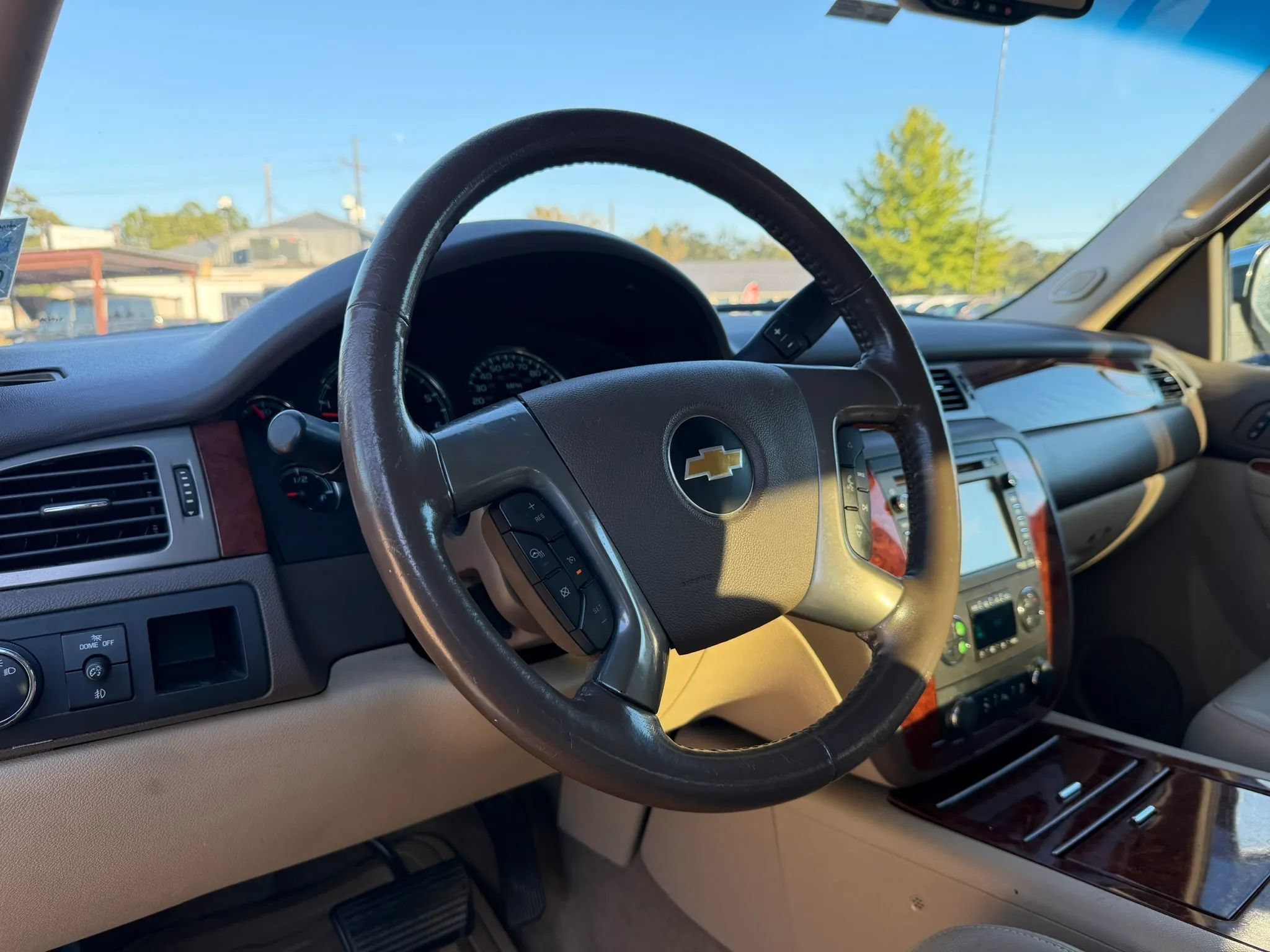 Used 2013 Chevrolet Avalanche LTZ RWD image 10