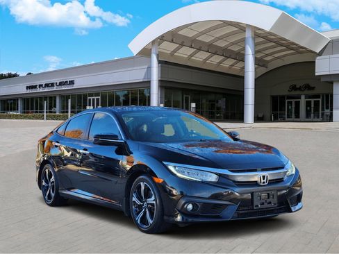 Used 2017 Honda Civic Touring image 2