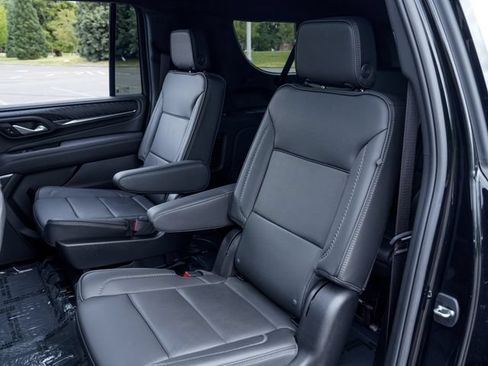 Used 2024 GMC Yukon XL Denali w/ Denali Reserve Package AWD/4WD image 28