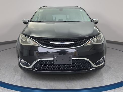Used 2017 Chrysler Pacifica Limited w/ UConnect Theater Package FWD image 2