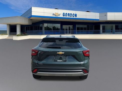 Used 2025 Chevrolet Trax LT FWD image 4