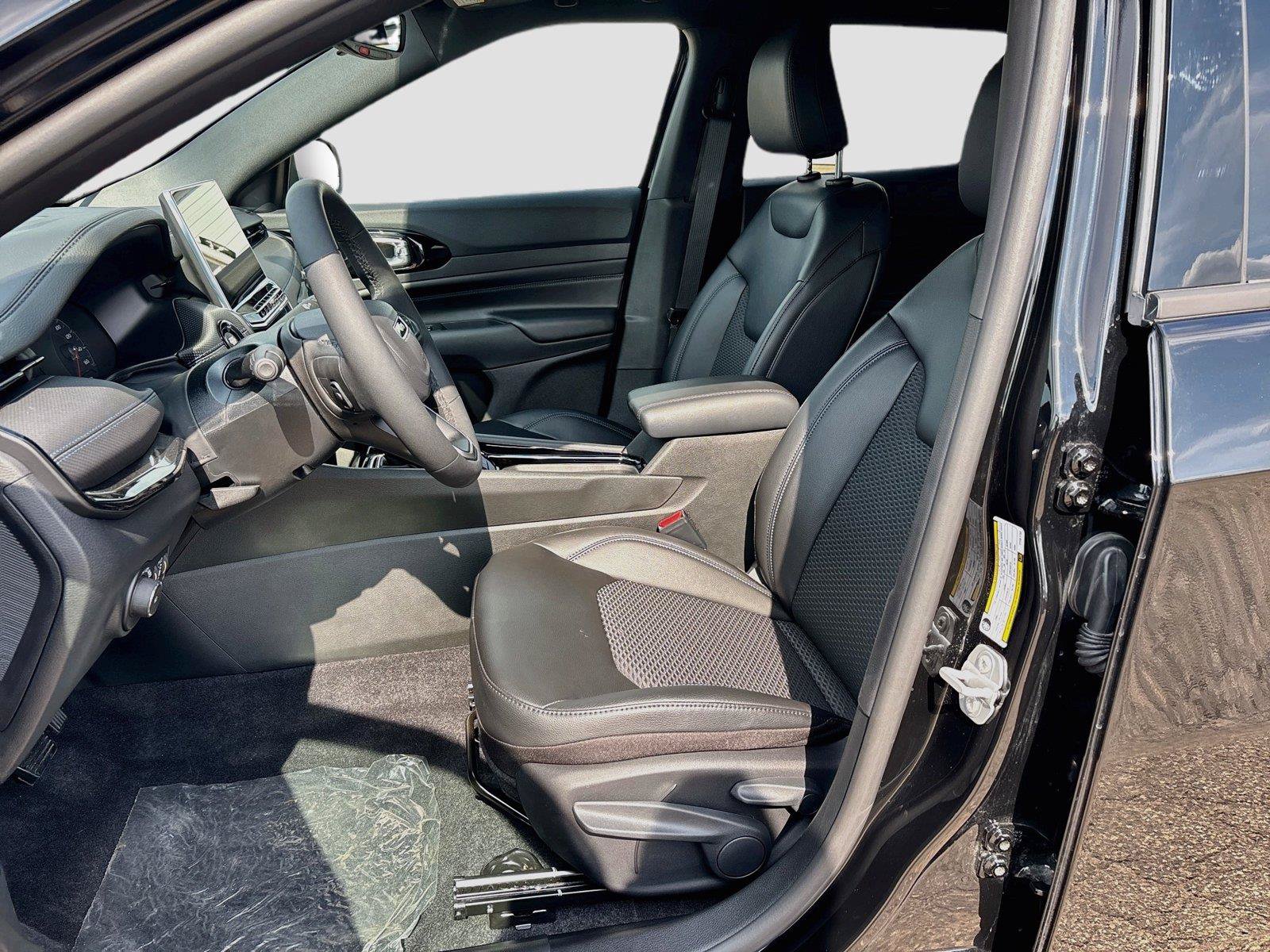 New 2026 Jeep Compass Latitude AWD/4WD image 5