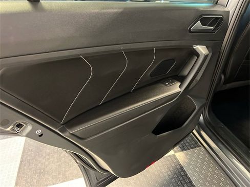 Certified 2023 Volkswagen Tiguan SE R-Line image 17