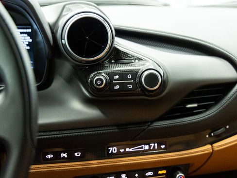 Used 2022 Ferrari F8 Tributo image 43