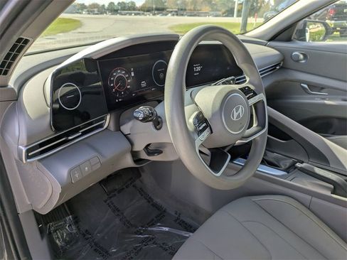 Used 2024 Hyundai Elantra SEL image 15