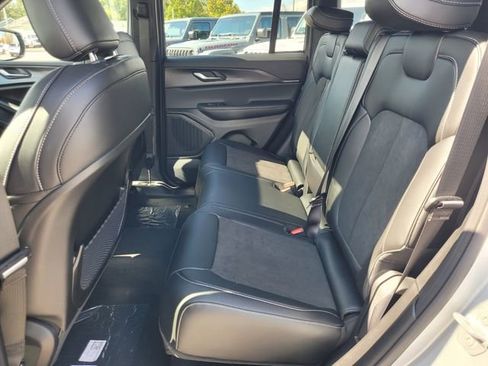 New 2025 Jeep Grand Cherokee Altitude image 7