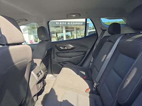 Used 2024 GMC Terrain SLE w/ Driver Convenience Package AWD/4WD image 11