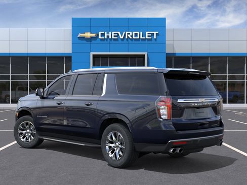 Used 2024 Chevrolet Suburban Premier w/ Premium Package AWD/4WD image 3