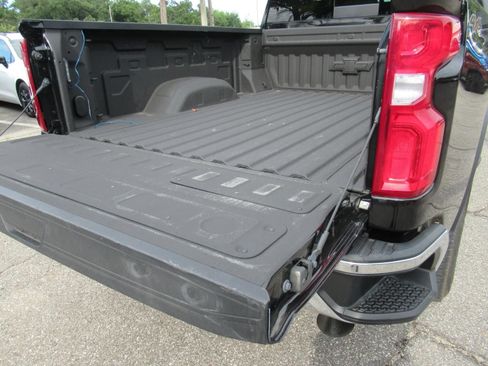 Used 2022 Chevrolet Silverado 2500 LTZ w/ LTZ Plus Package AWD/4WD image 9